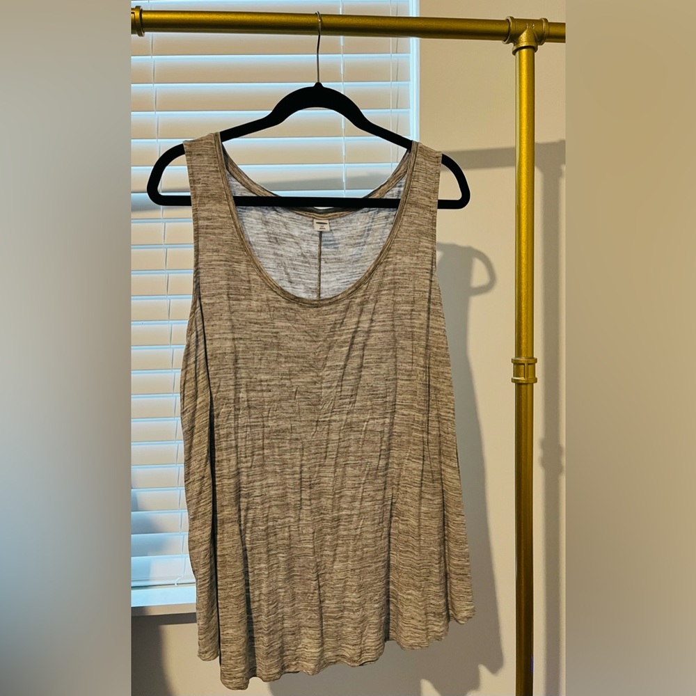 Old Navy gray tank top